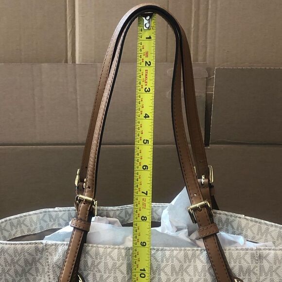 MICHAEL KORS White & Grey Jet Set Coated Canvas and Brown Leather Shoulder Bag - Picture 11 of 17